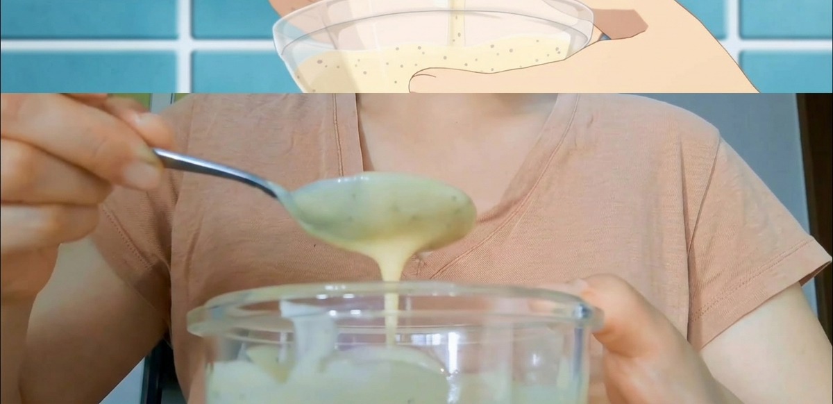 유리볼에 담긴 크리미한 샌드위치 소스를 숟가락으로 젓는 모습.