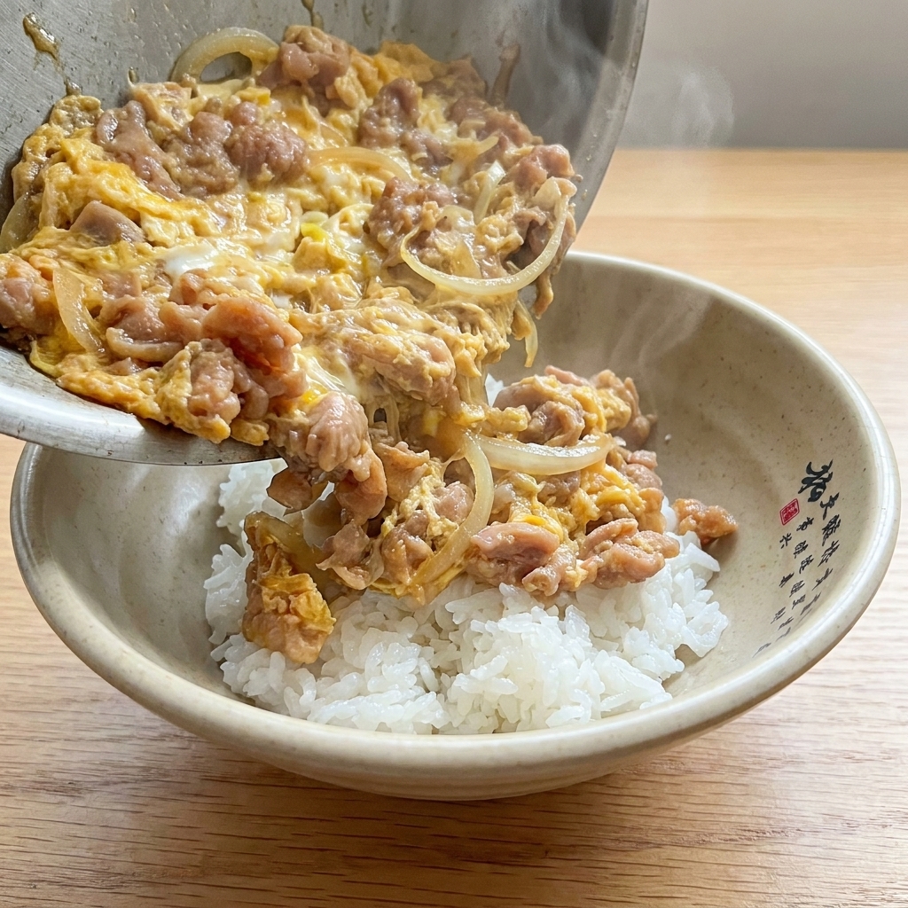 완성된 타닌동을 그릇에 담아낸 모습.