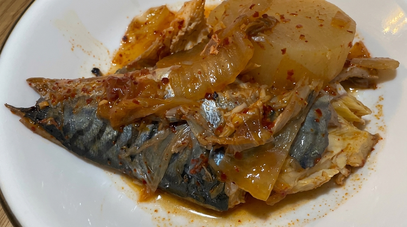 매콤하고 깊은 맛의 고등어 김치조림