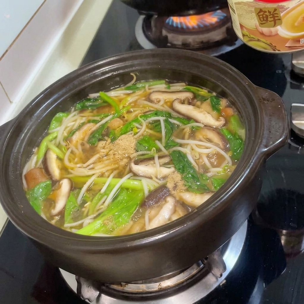소고기 다시다를 넣고 끓는 찌개 모습.