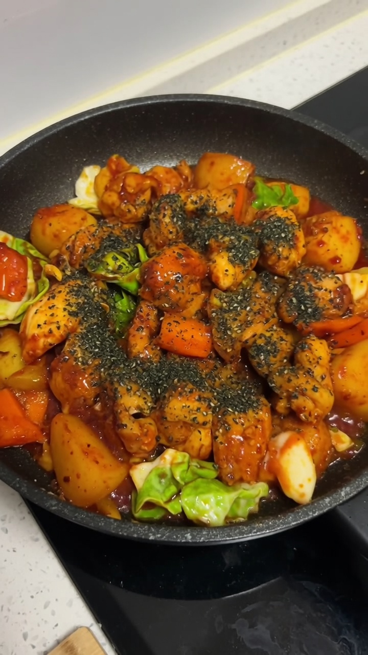매콤한 춘천식 닭갈비