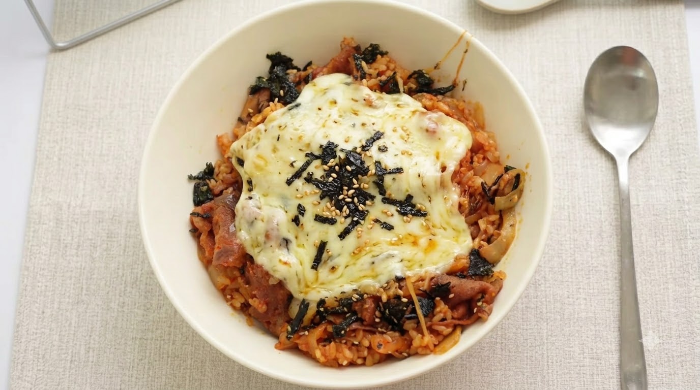 모짜렐라 치즈 소고기 김치볶음밥