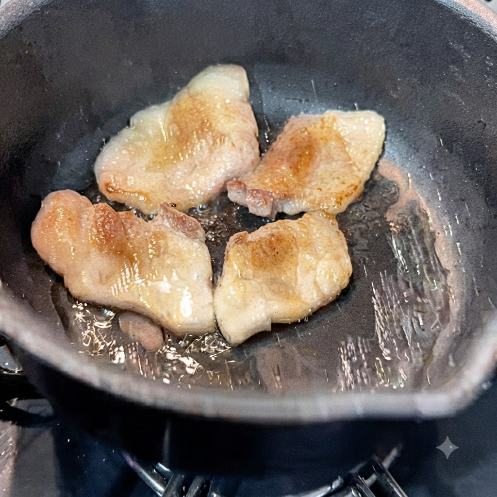 구운 삼겹살이 있는 뜨거운 냄비에 물이 부어지고 있는 모습.
